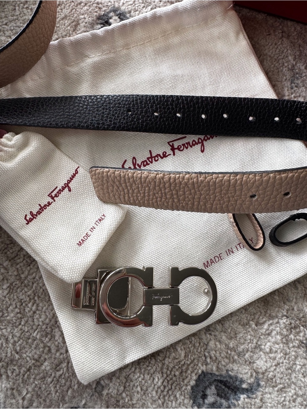 Salvatore Ferragamo Women Two-Tone Reversible Leather Belt in Beige and Black - Picture 3 of 14